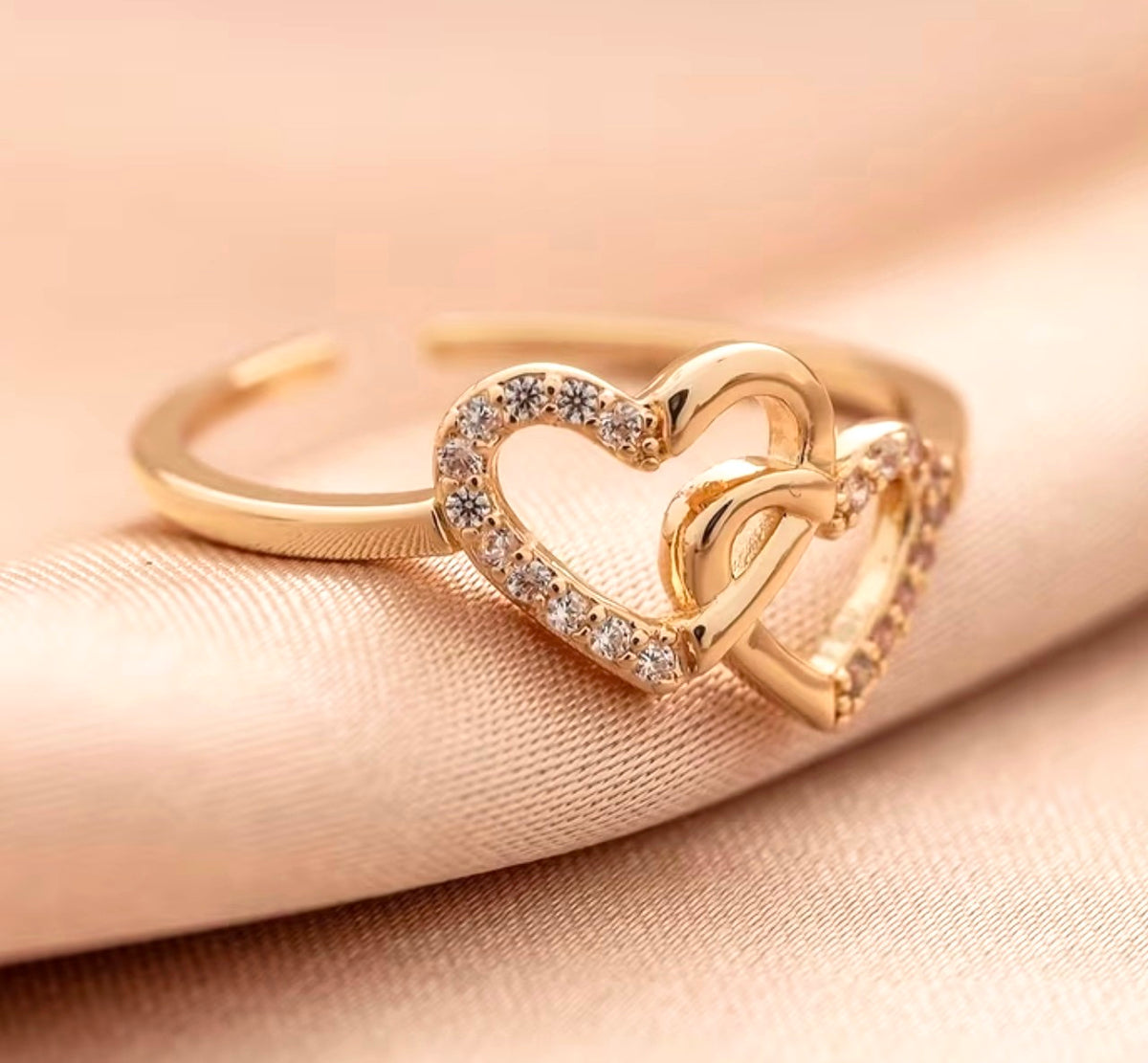 Златен дамски регулируем пръстен сърце. Изработен от медицинско злато. Обява номер 314